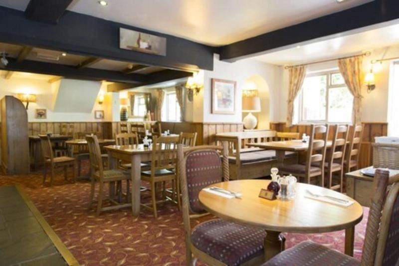 스윈던 The White Hart, Wroughton B&B 외부 사진