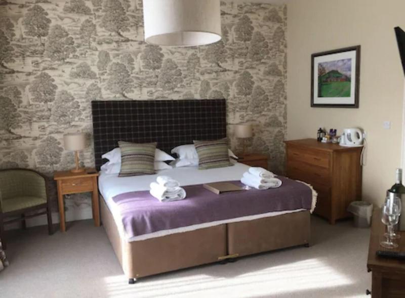 스윈던 The White Hart, Wroughton B&B 외부 사진