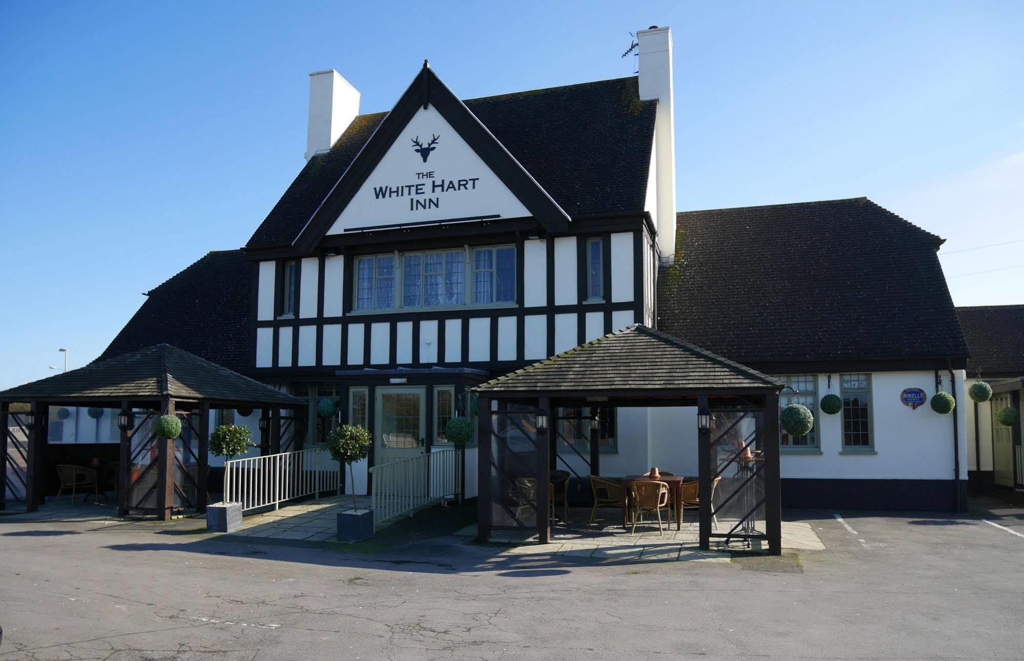 스윈던 The White Hart, Wroughton B&B 외부 사진